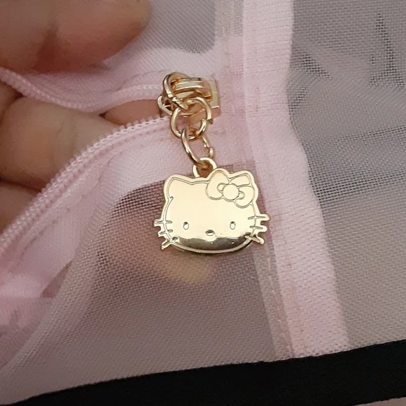 Hello Kitty Mesh Makeup/Cosmetic Bag - Picture 5 of 6